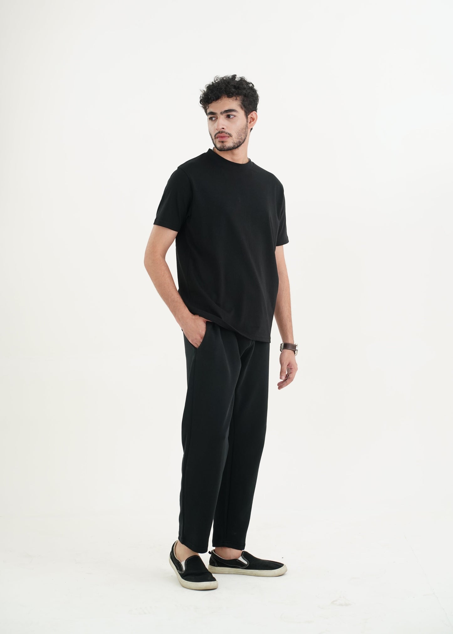 BASIC BLACK T-SHIRT