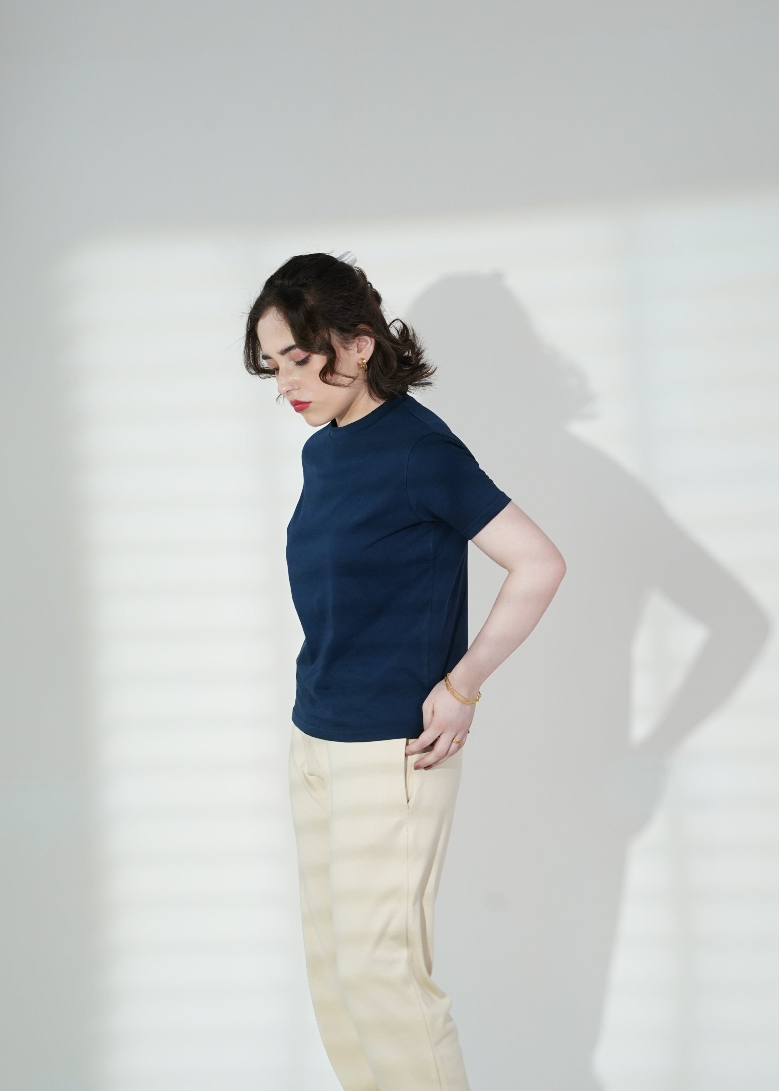 BASIC NAVY T-SHIRT