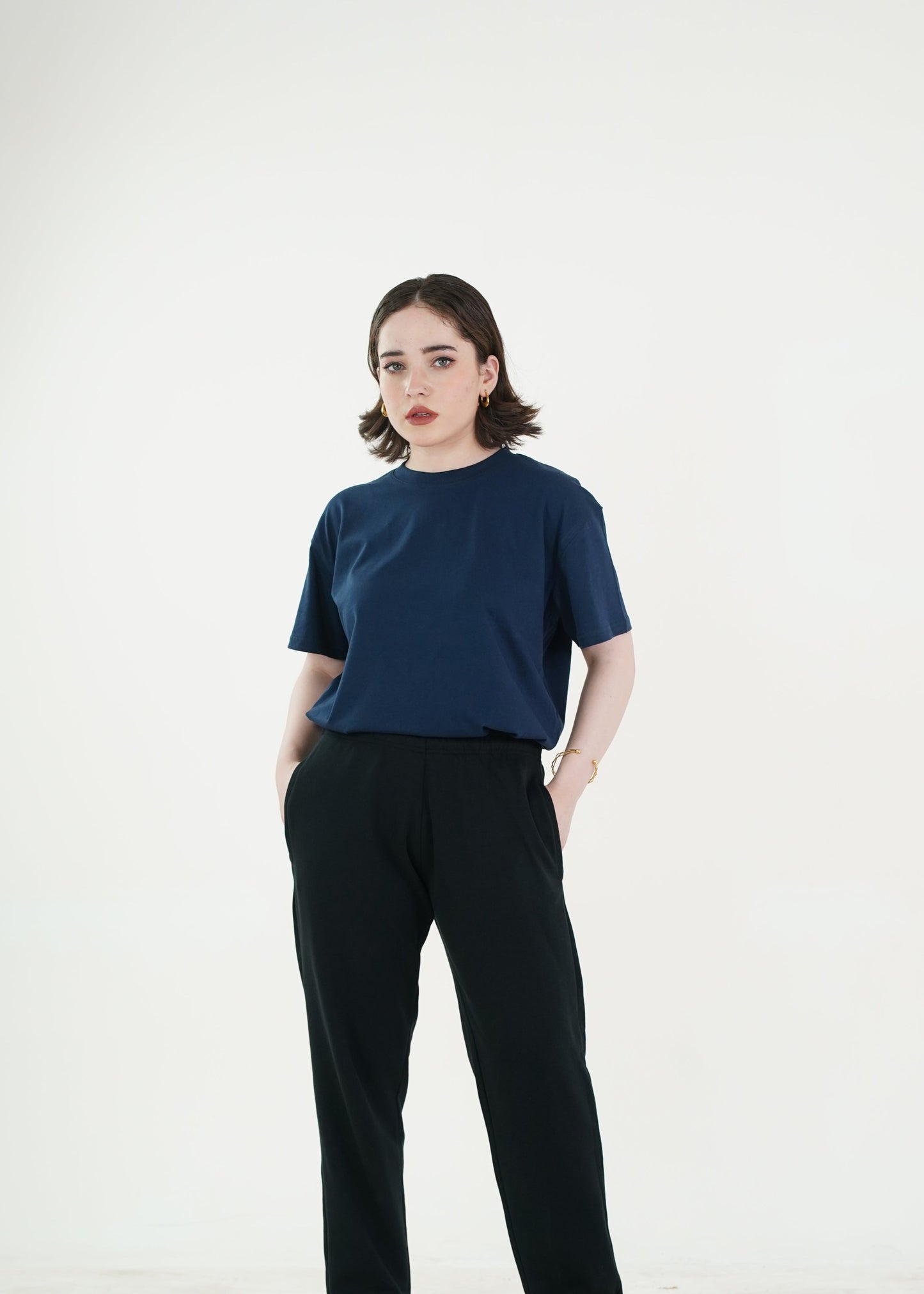 BASIC NAVY RELAXED TEE