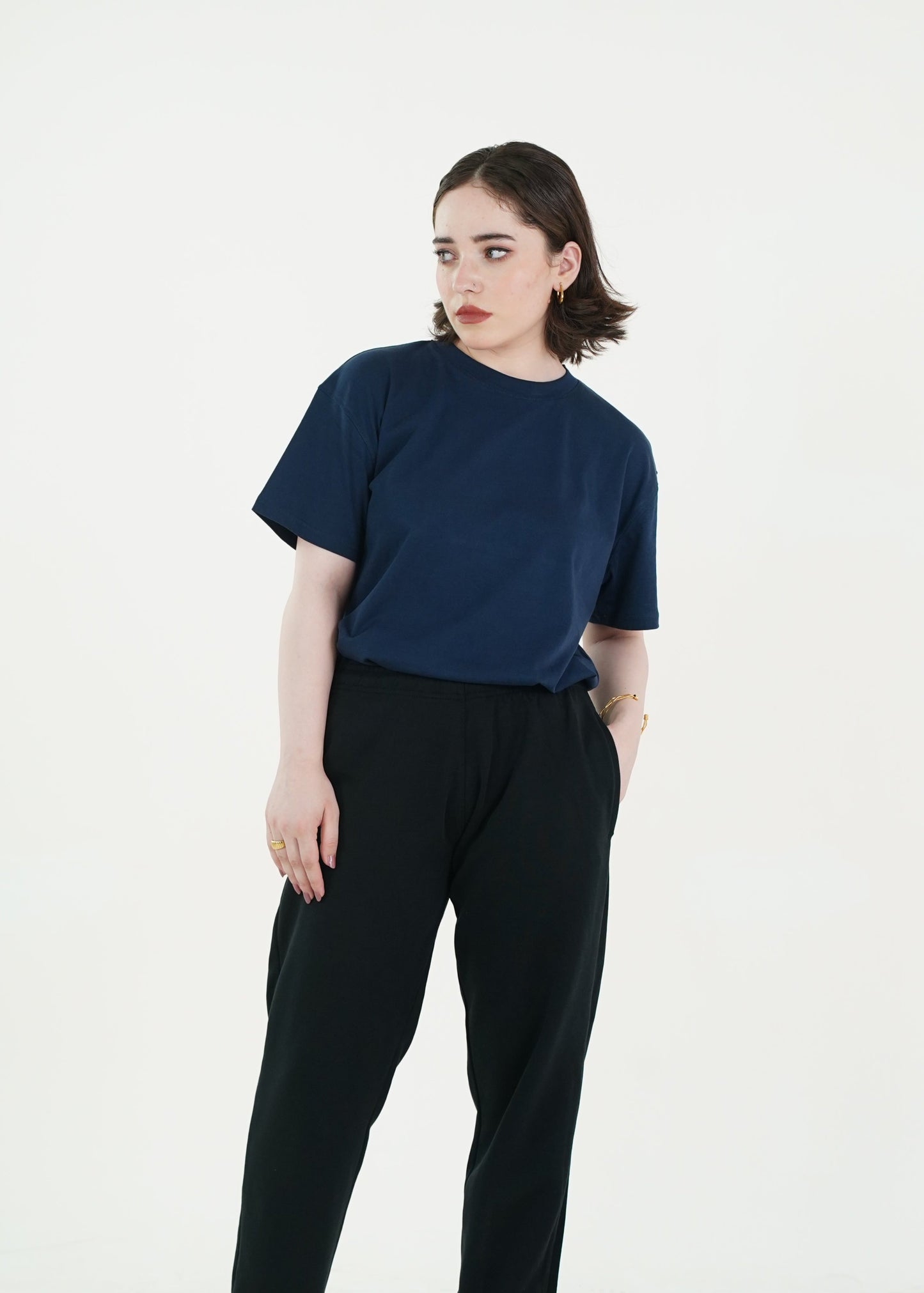 BASIC NAVY RELAXED TEE