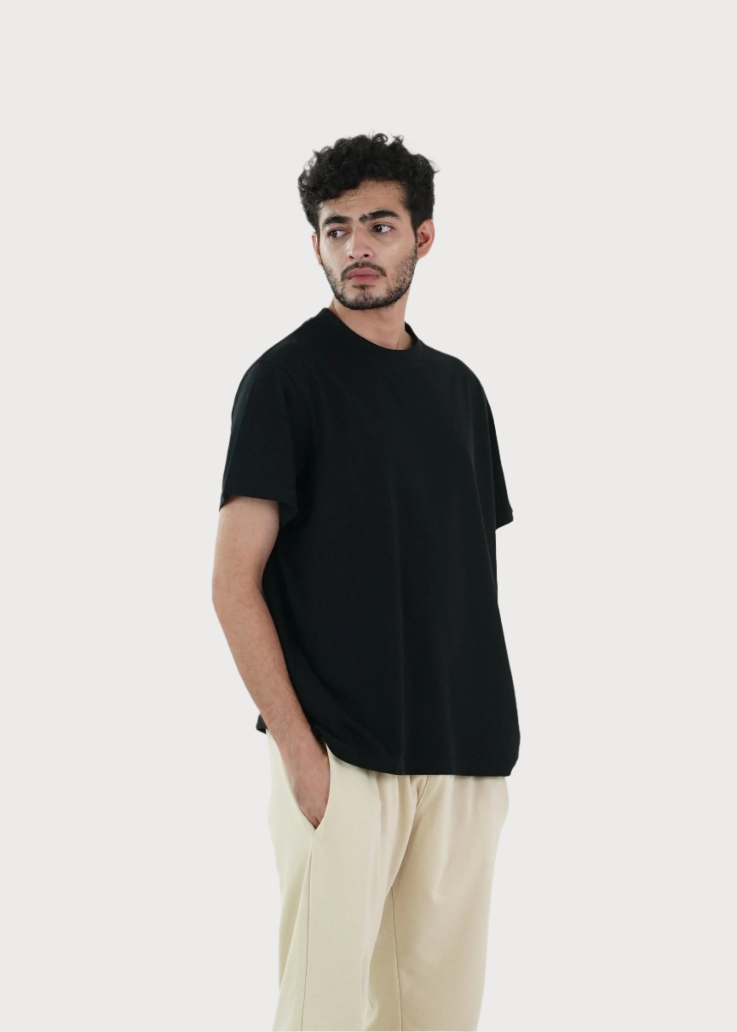 BASIC RELAXED BLACK TEE