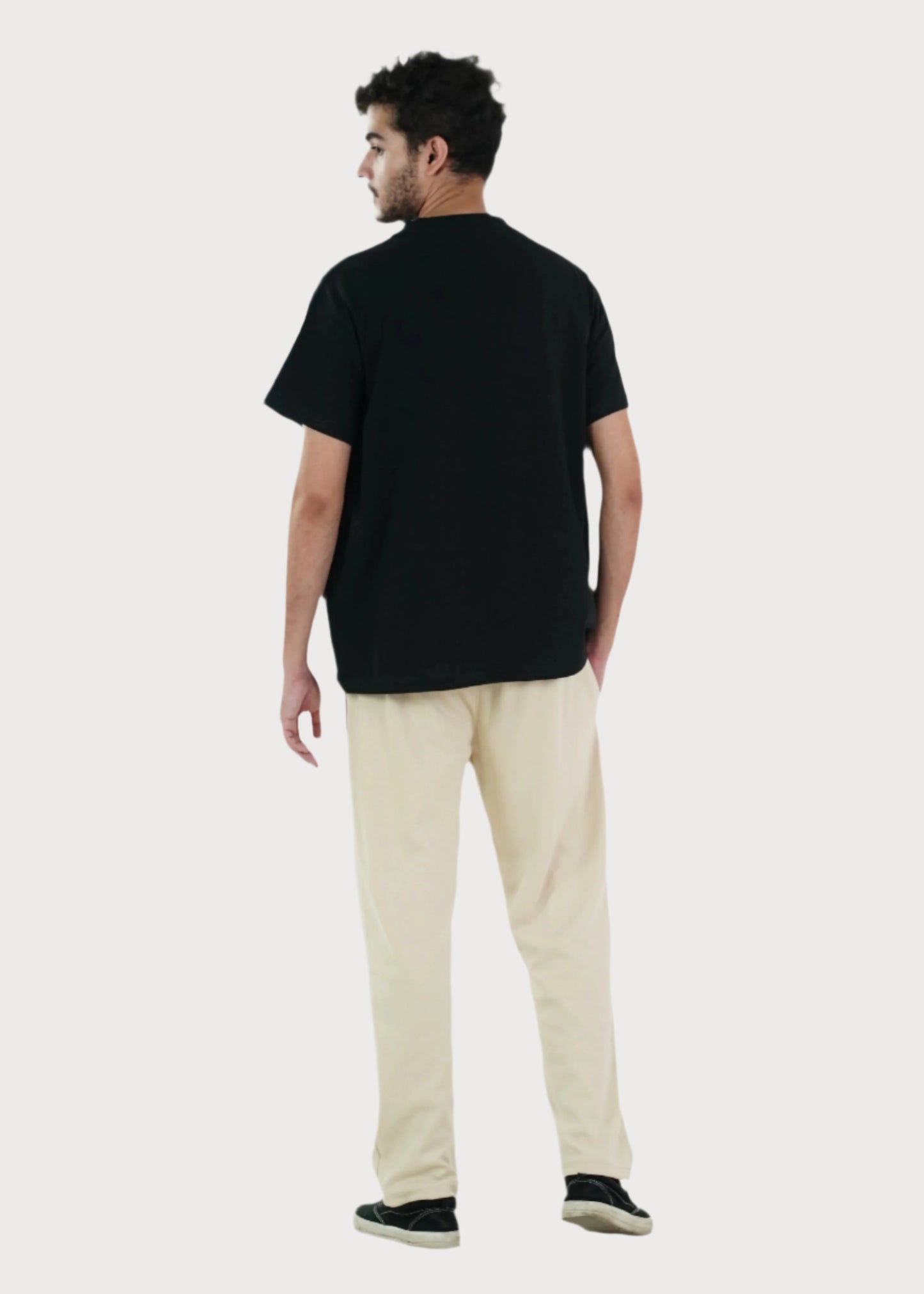 BASIC RELAXED BLACK TEE