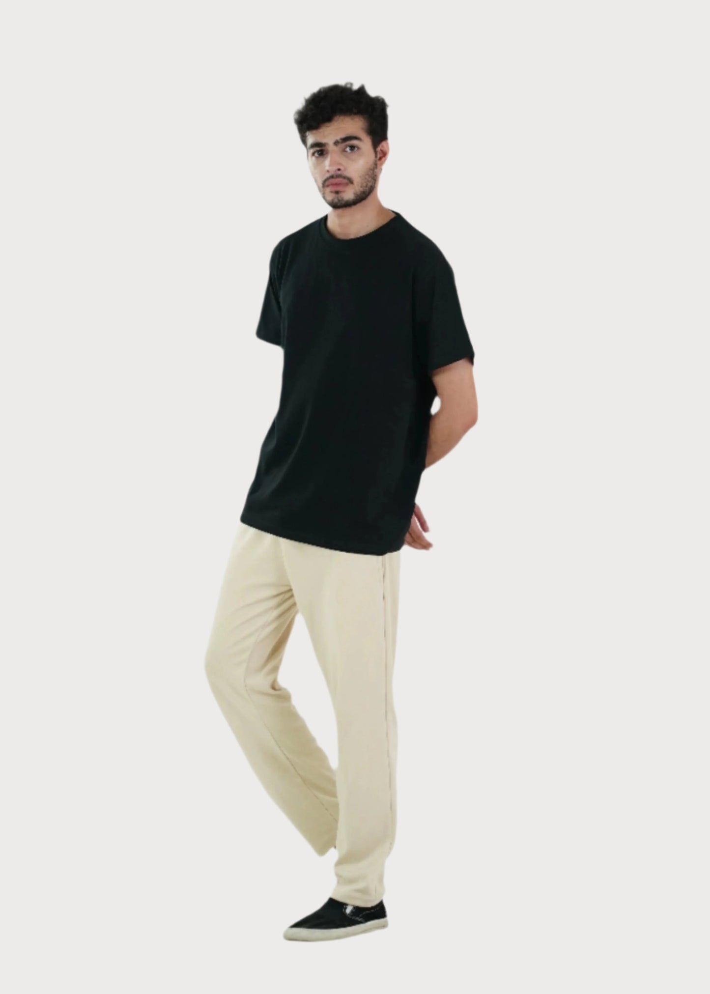 BASIC RELAXED BLACK TEE