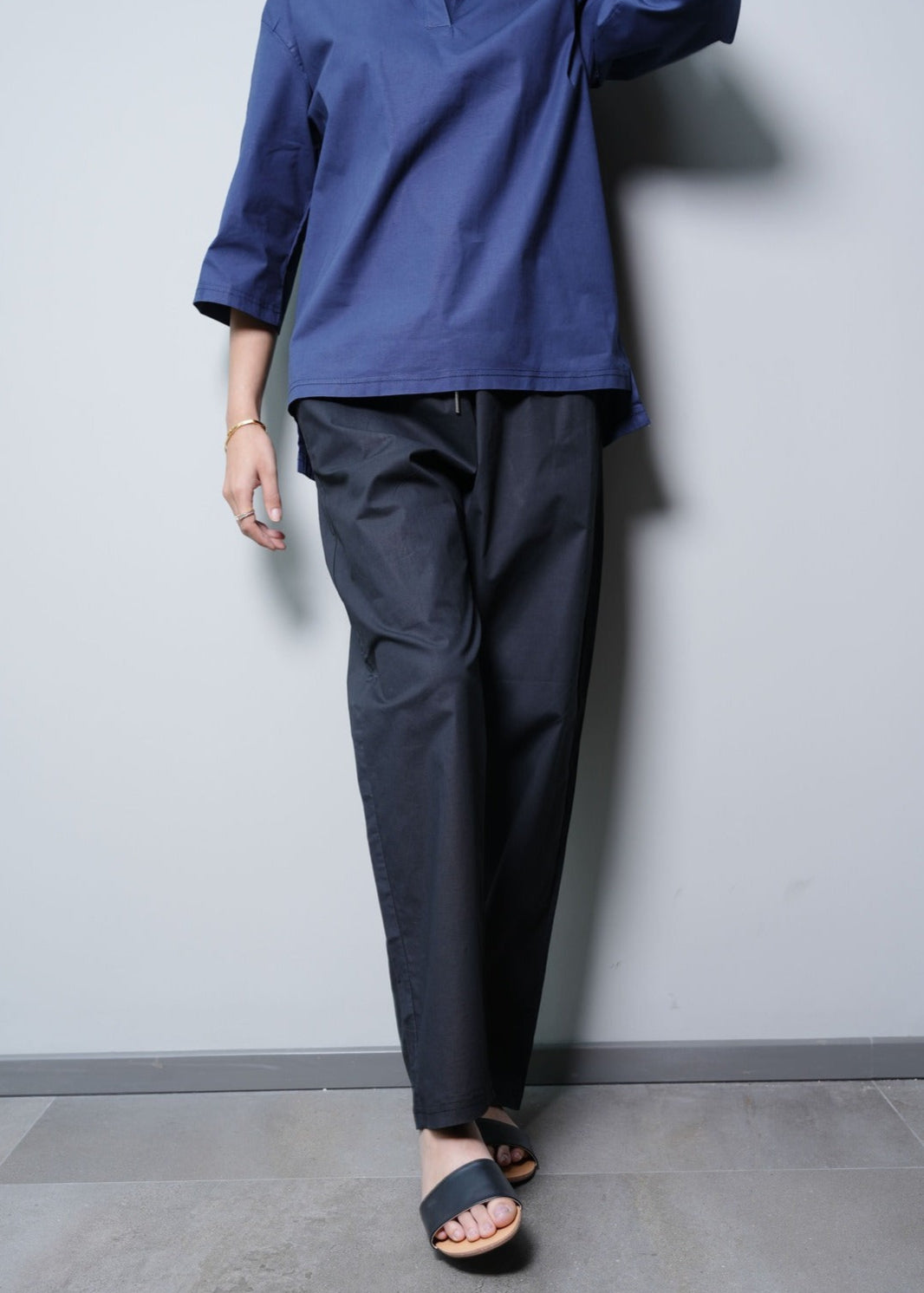 BLACK COTTON LYCRA RELAXED TROUSERS