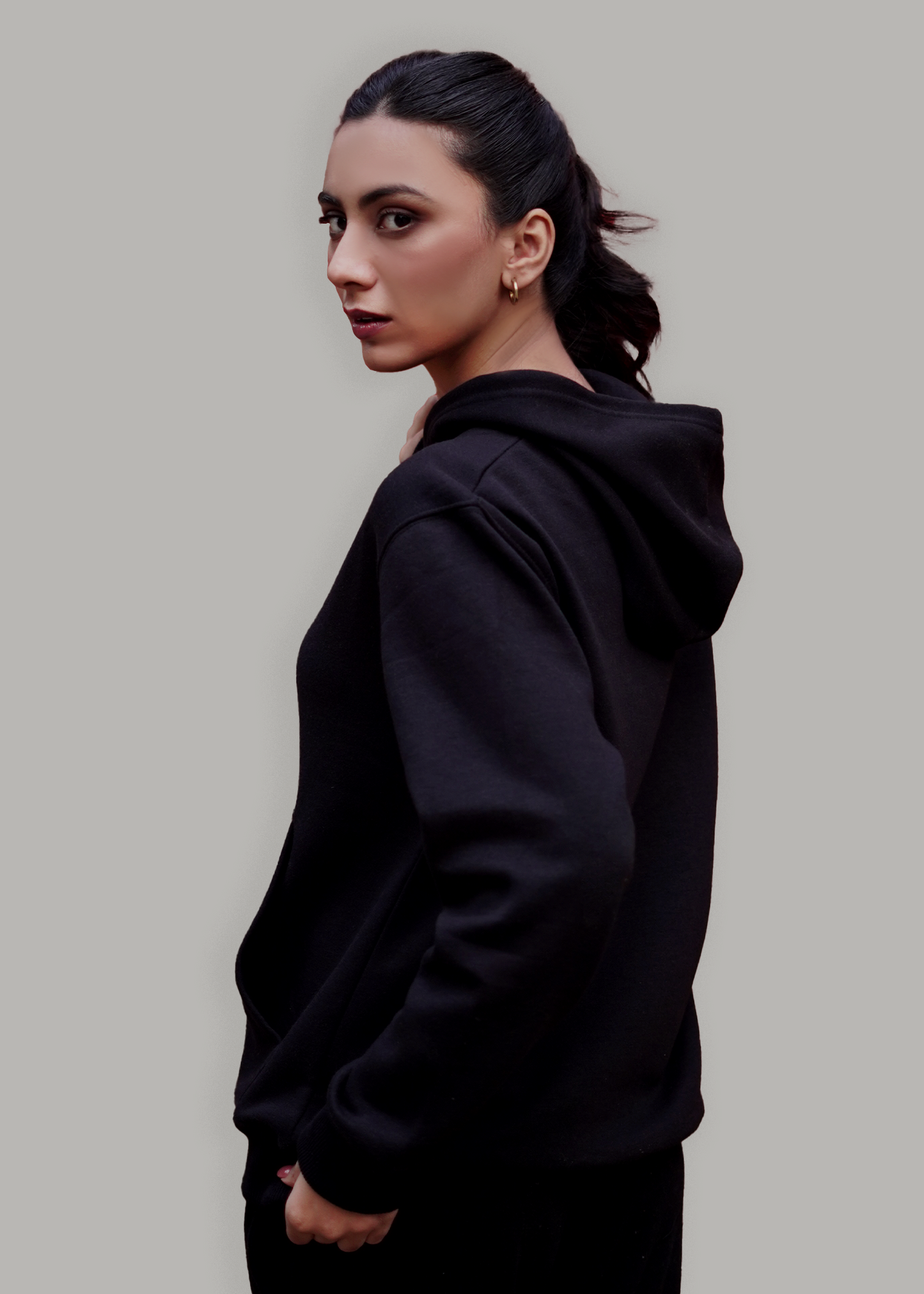 BLACK RELAXED HOODIE